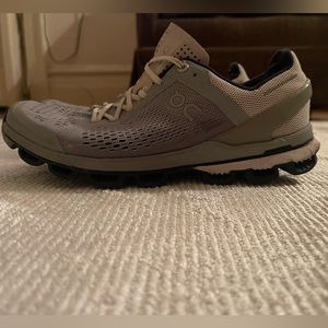 On Cloud Runners Glacier size 8